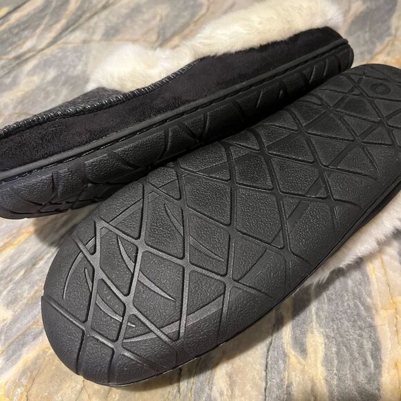 Furry slip on moccasins size Small NWOT - Picture 6 of 6